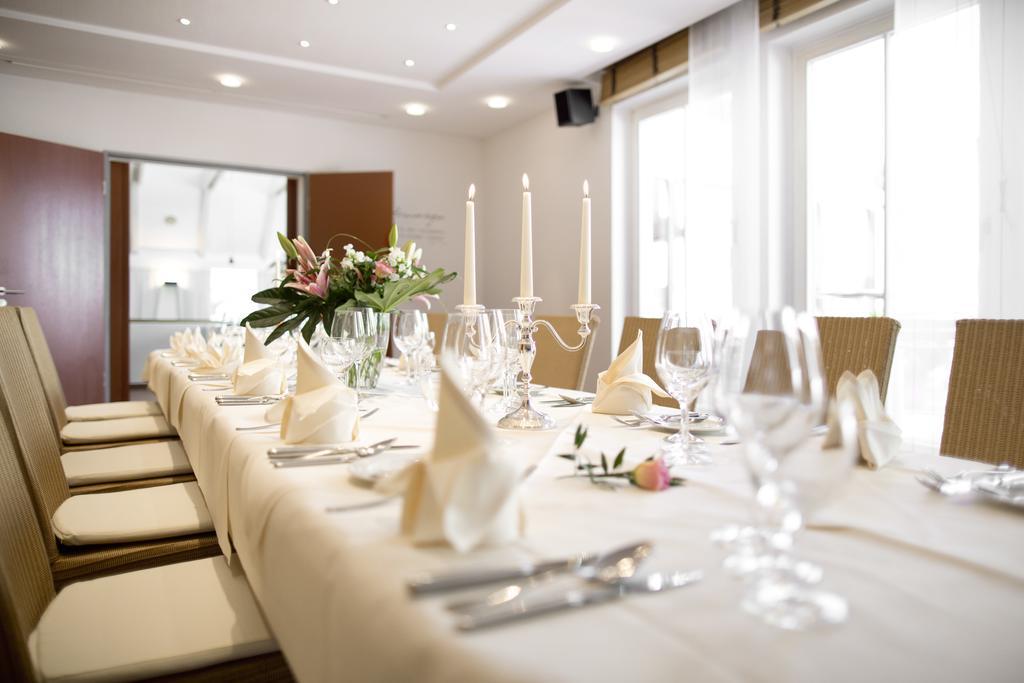 Hotel Kleines Meer Waren  Bagian luar foto