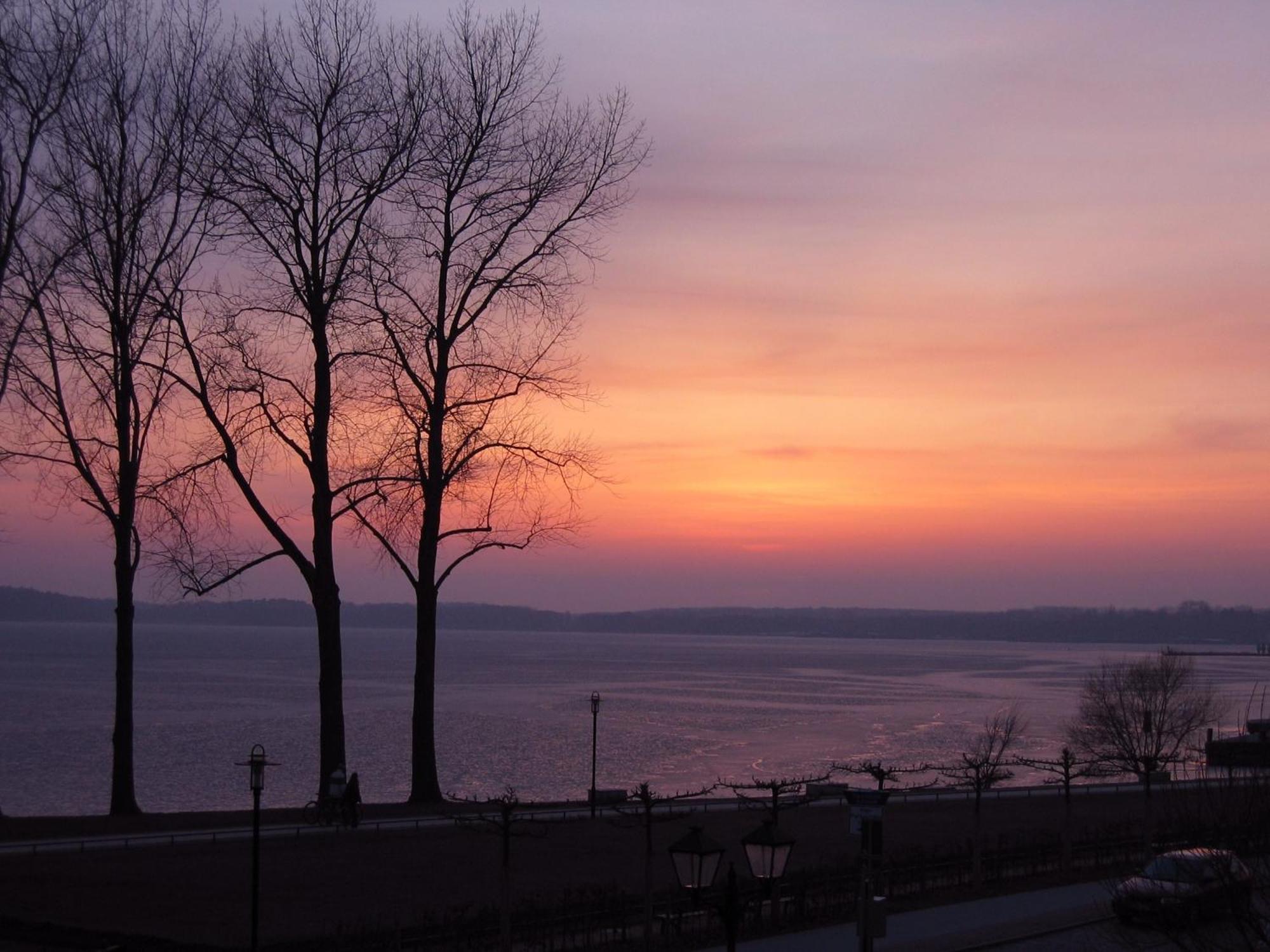 Hotel Kleines Meer Waren  Bagian luar foto