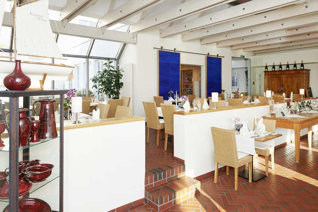 Hotel Kleines Meer Waren  Bagian luar foto