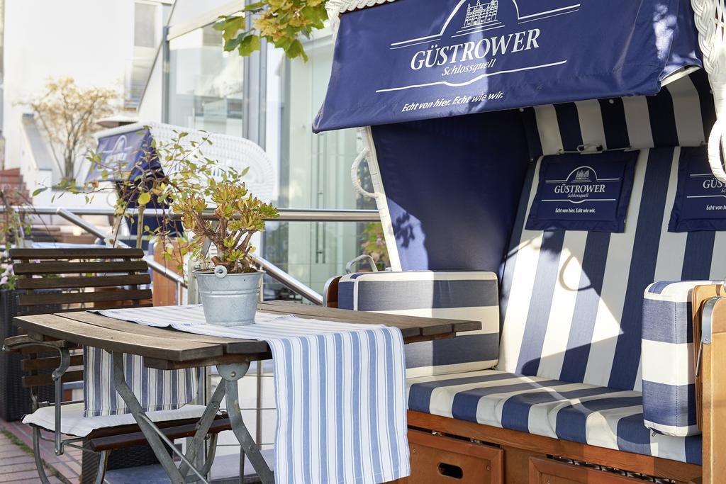 Hotel Kleines Meer Waren  Bagian luar foto