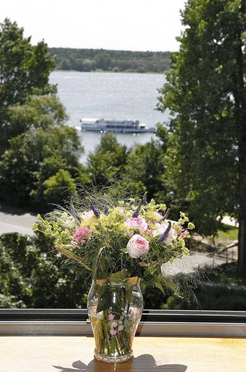 Hotel Kleines Meer Waren  Bagian luar foto