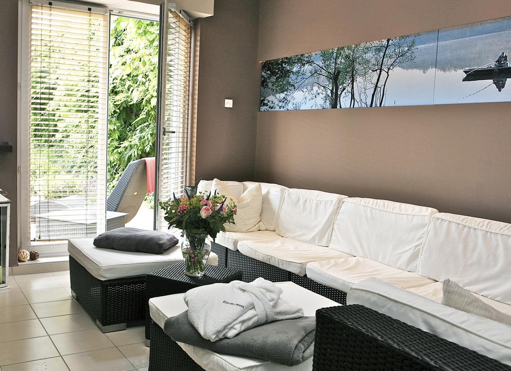 Hotel Kleines Meer Waren  Bagian luar foto