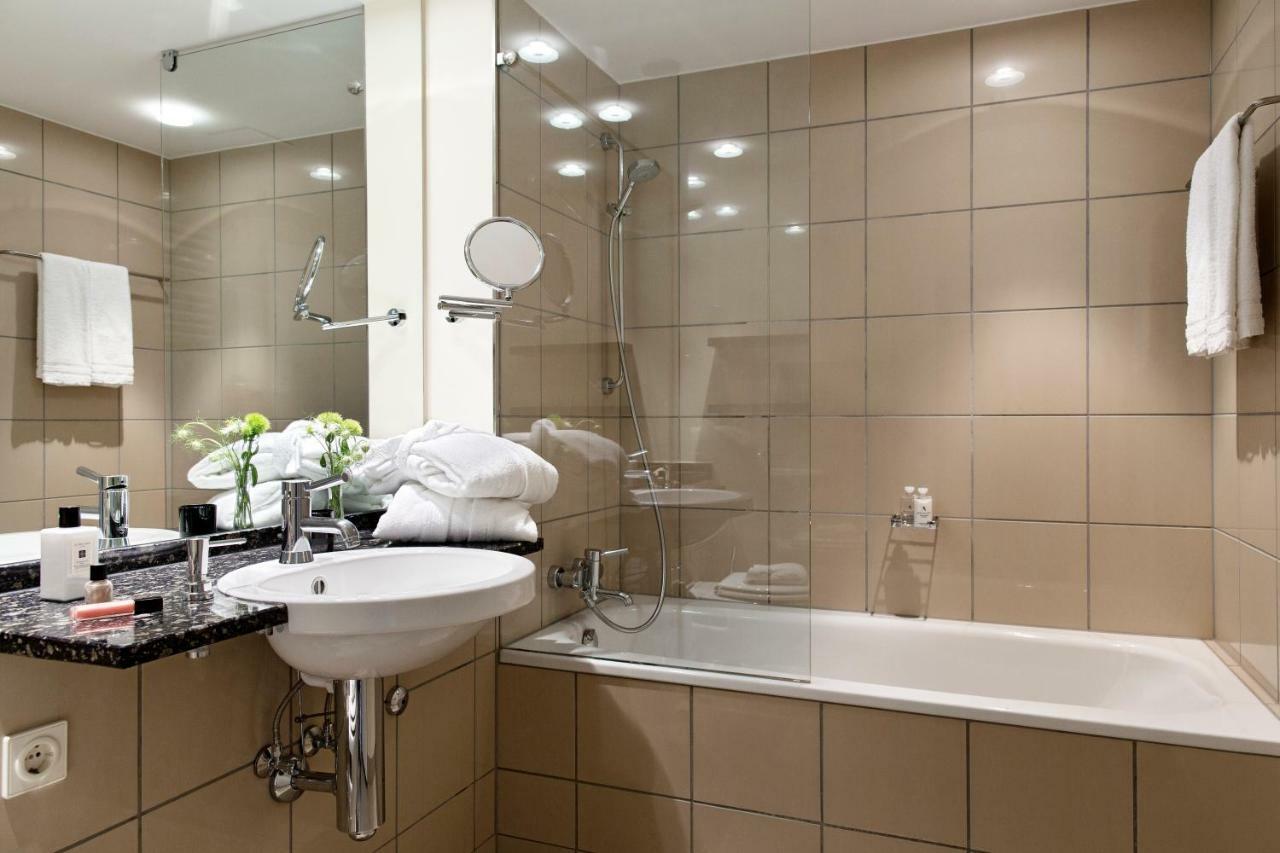 Hotel Kleines Meer Waren  Bagian luar foto