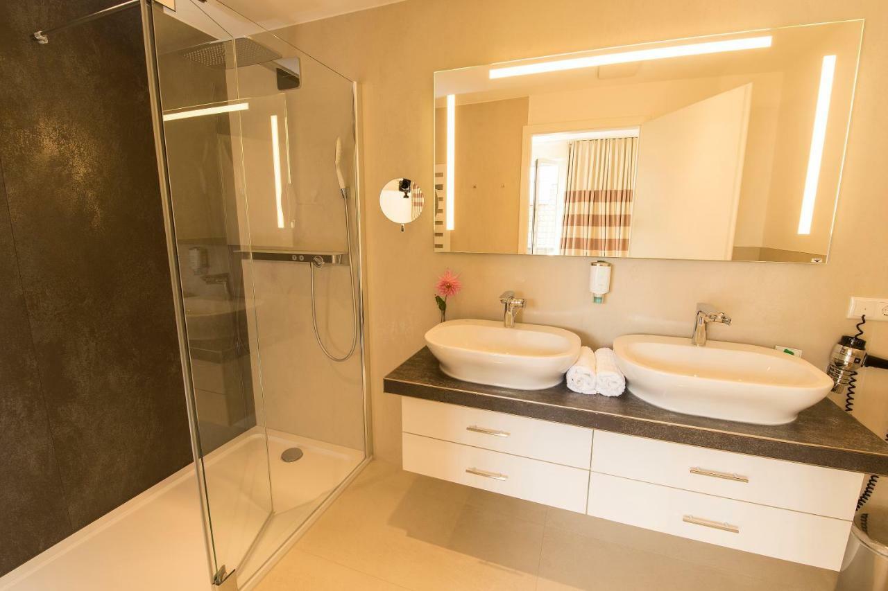 Hotel Kleines Meer Waren  Bagian luar foto