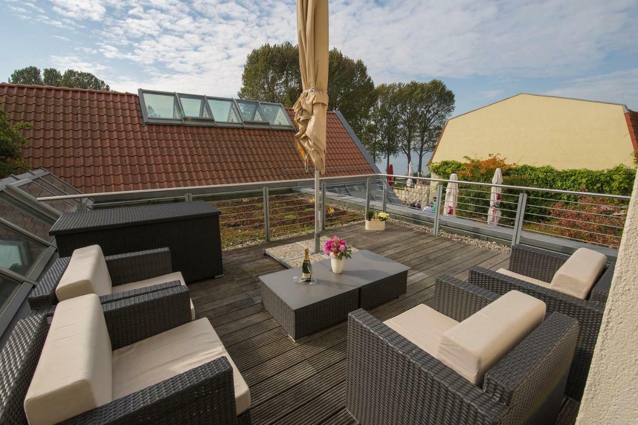 Hotel Kleines Meer Waren  Bagian luar foto