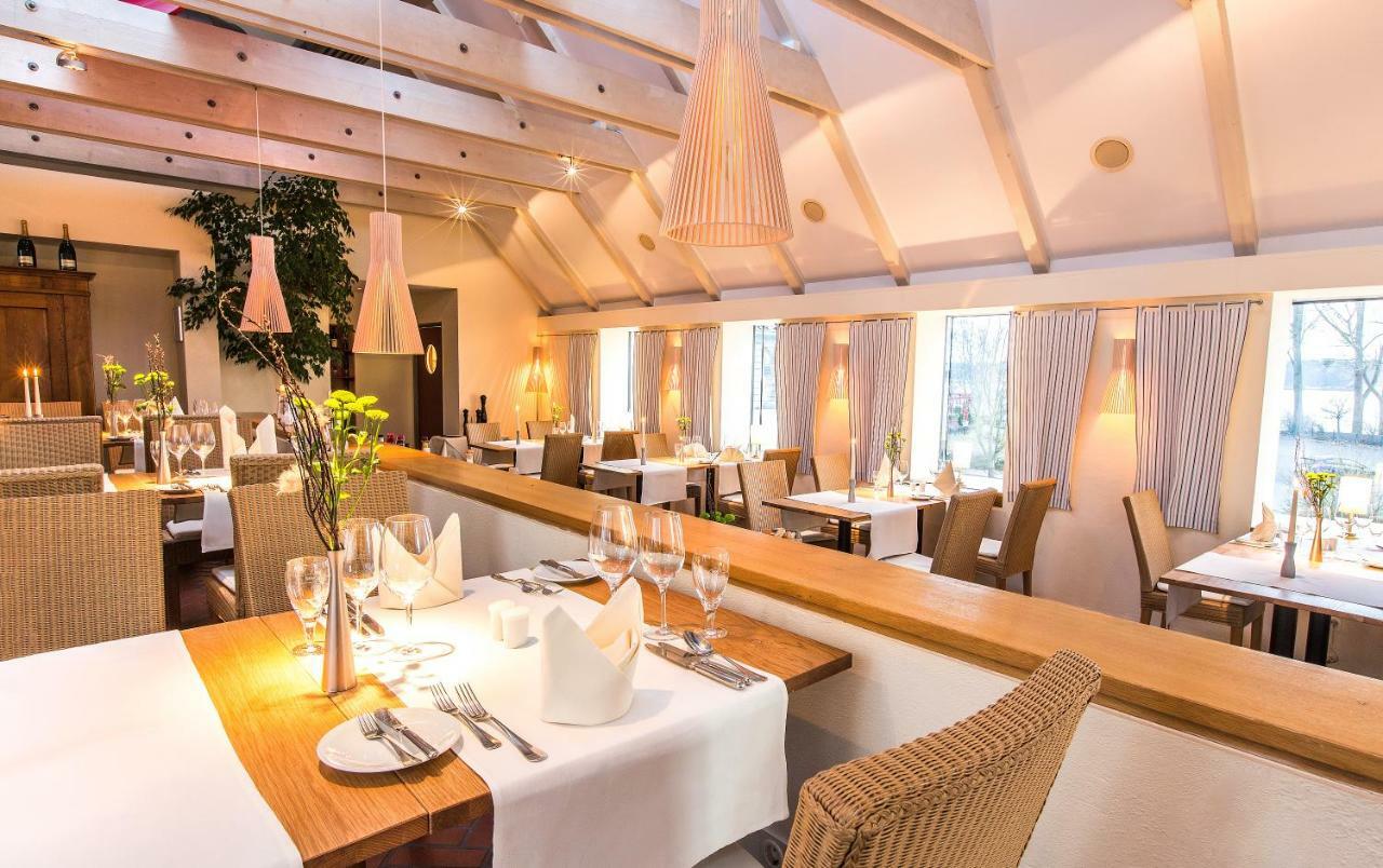 Hotel Kleines Meer Waren  Bagian luar foto