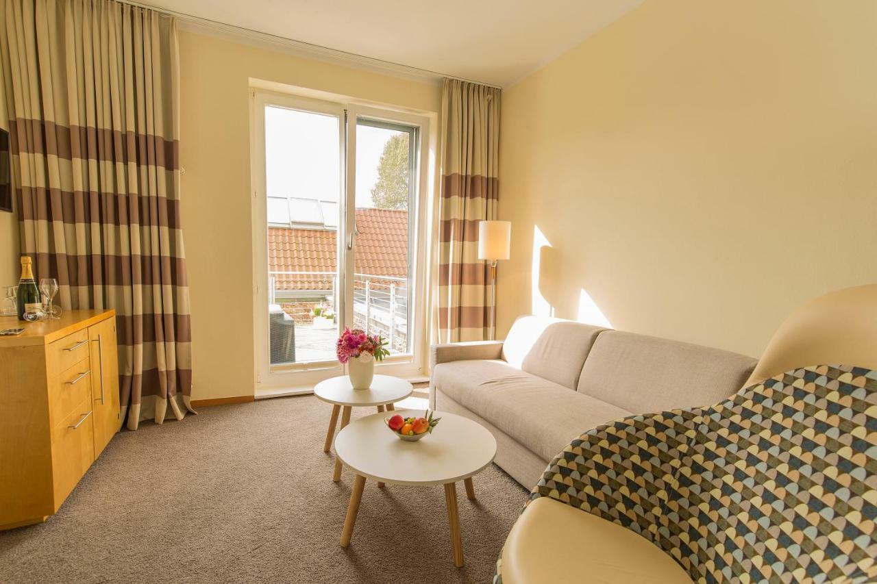 Hotel Kleines Meer Waren  Bagian luar foto